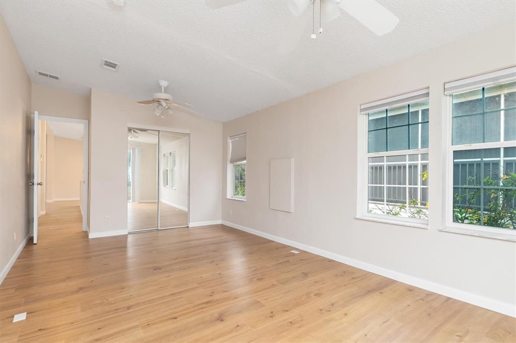 待售: $197,000 (2 贝兹, 2 浴室, 1128 平方英尺)