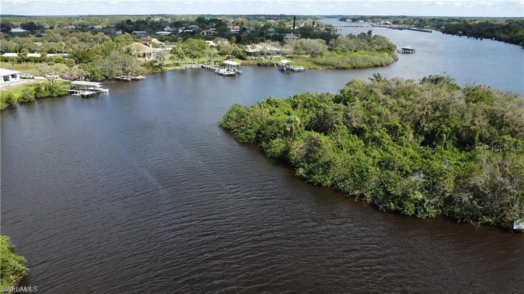 En Venta: $395,000 (1.57 acres)