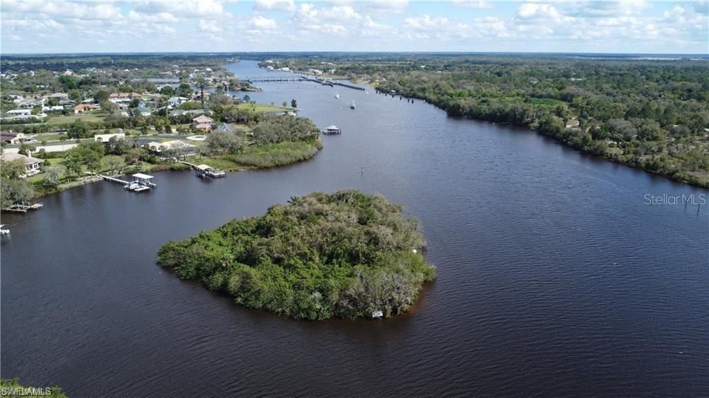 En Venta: $395,000 (1.57 acres)