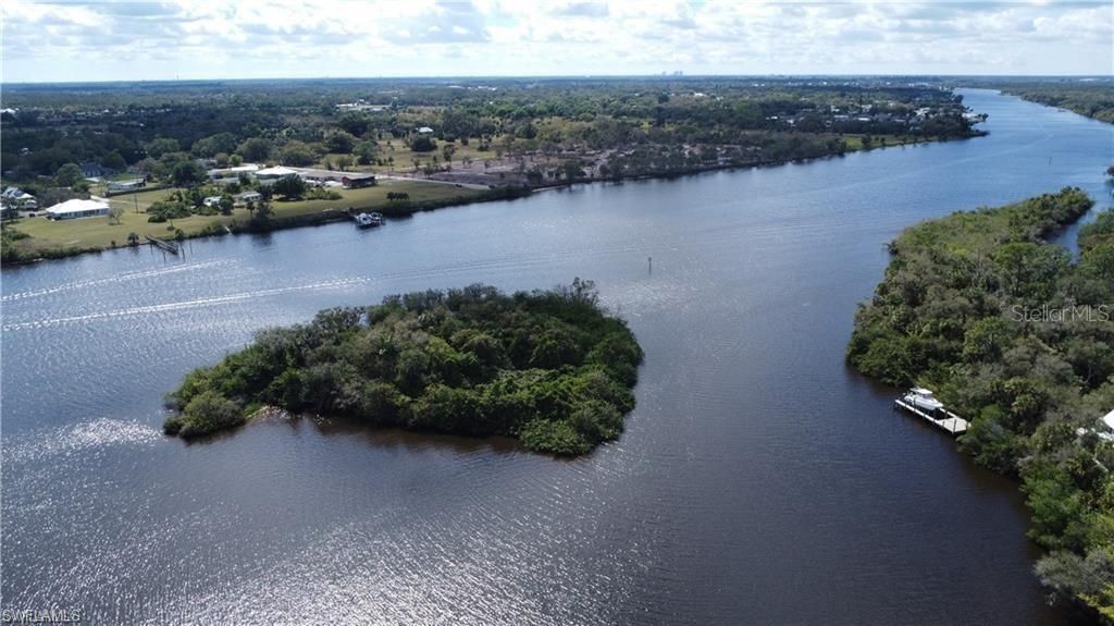 En Venta: $395,000 (1.57 acres)