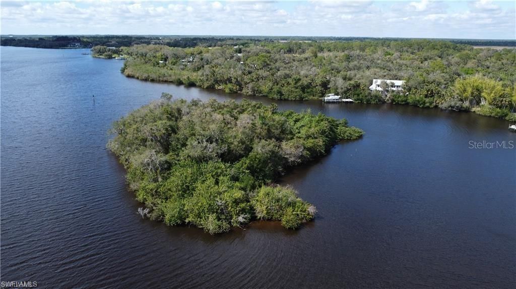 En Venta: $395,000 (1.57 acres)