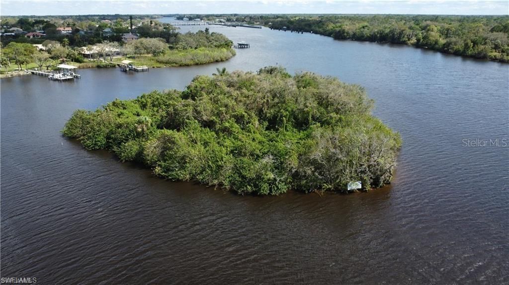 En Venta: $395,000 (1.57 acres)