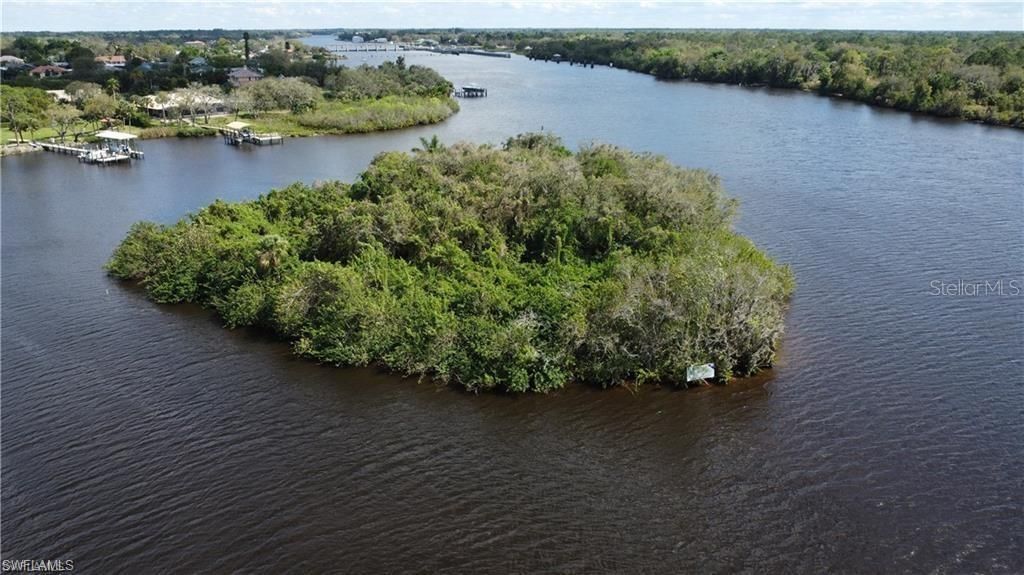 En Venta: $395,000 (1.57 acres)