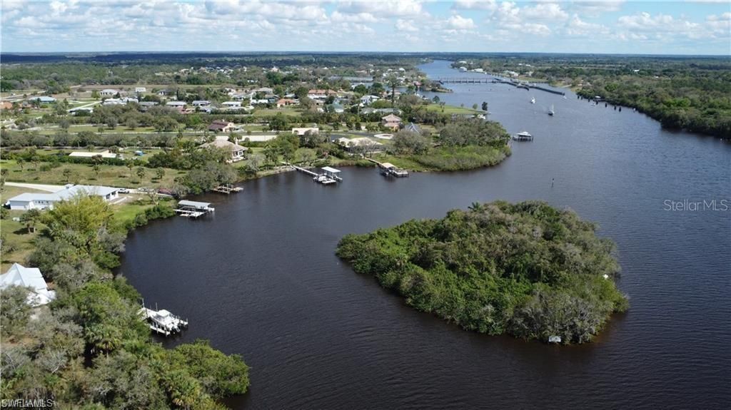 En Venta: $395,000 (1.57 acres)