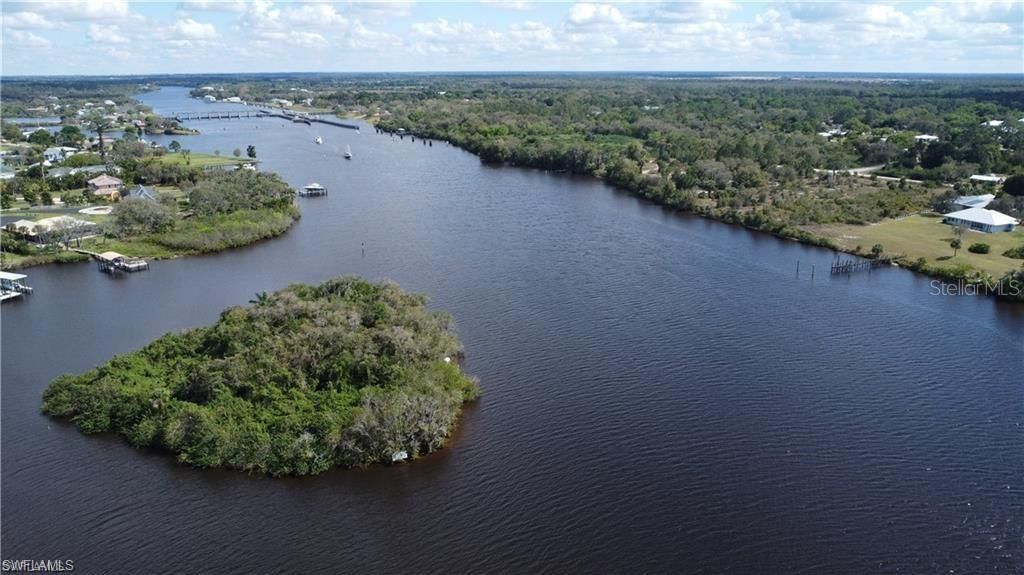 En Venta: $395,000 (1.57 acres)