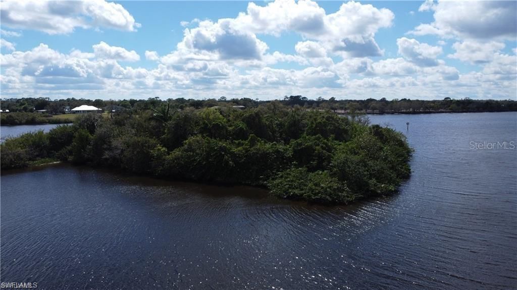 En Venta: $395,000 (1.57 acres)