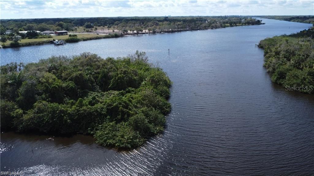 En Venta: $395,000 (1.57 acres)