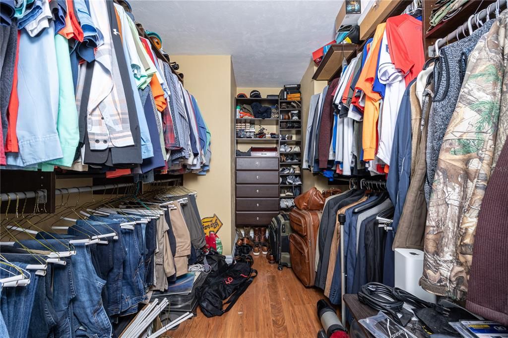 For Sale: $679,000 (4 beds, 2 baths, 2492 Square Feet)