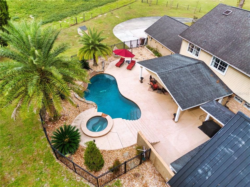 For Sale: $679,000 (4 beds, 2 baths, 2492 Square Feet)