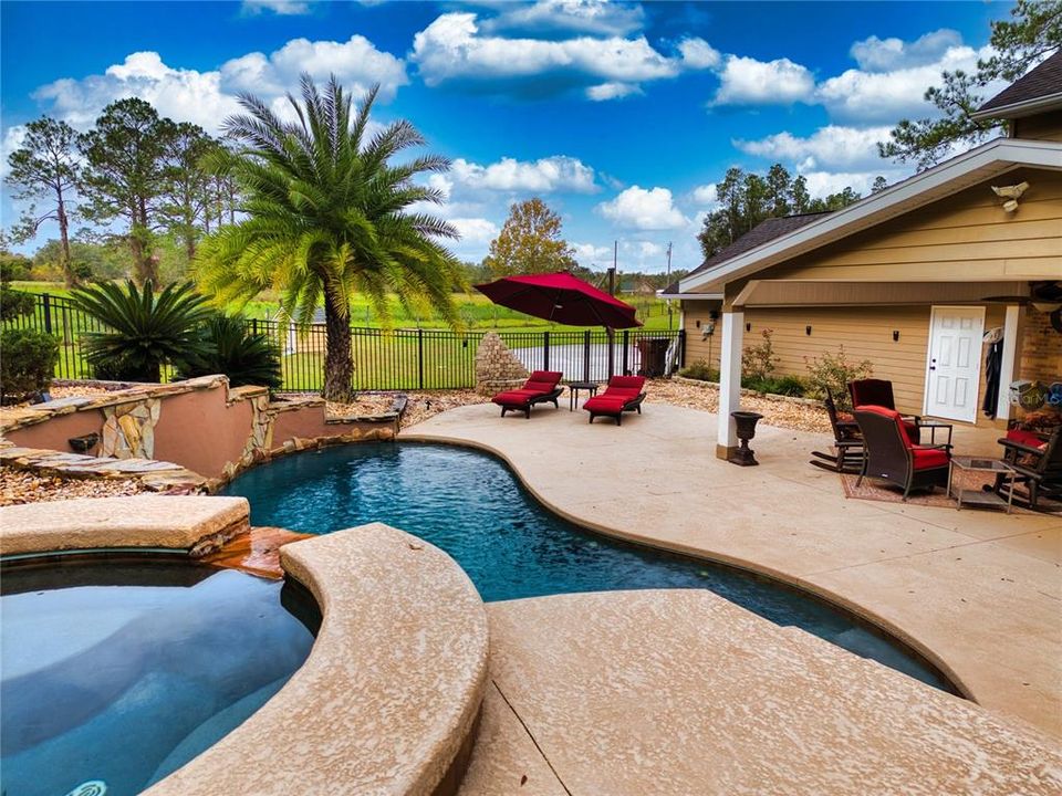 For Sale: $679,000 (4 beds, 2 baths, 2492 Square Feet)