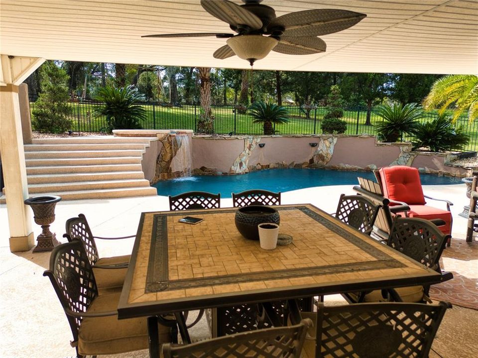 For Sale: $679,000 (4 beds, 2 baths, 2492 Square Feet)