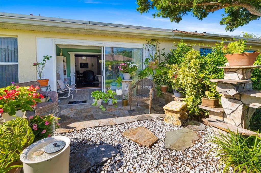 For Sale: $224,900 (2 beds, 2 baths, 1125 Square Feet)