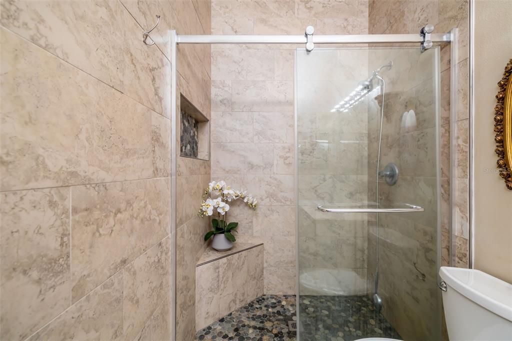 For Sale: $224,900 (2 beds, 2 baths, 1125 Square Feet)