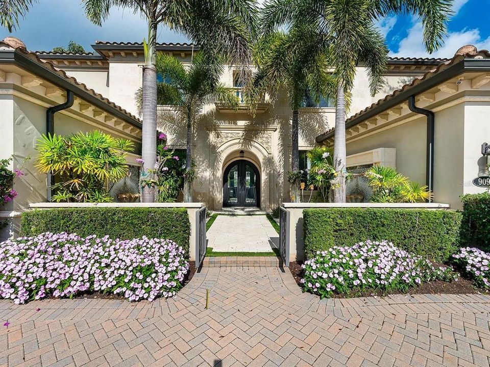 最近售出: $3,650,000 (5 贝兹, 6 浴室, 5796 平方英尺)