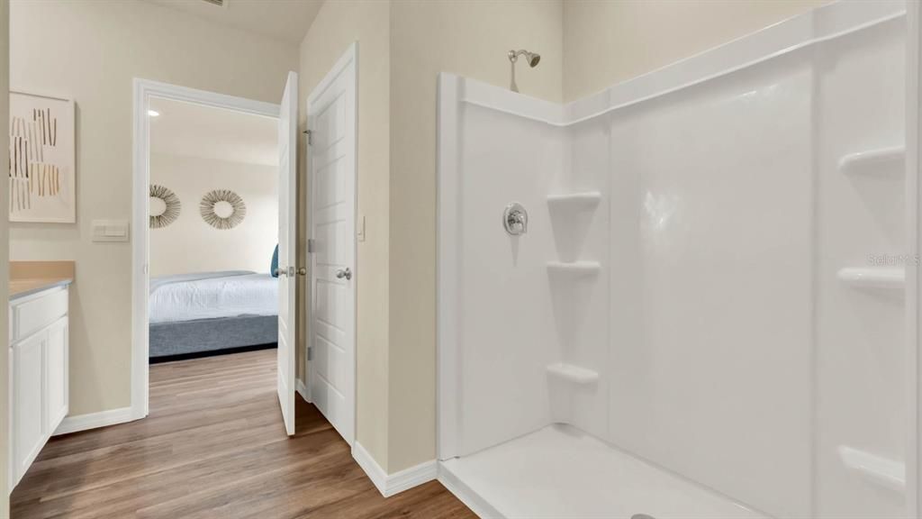 Под контрактом: $402,420 (5 спален, 3 ванн, 2077 Квадратных фут)