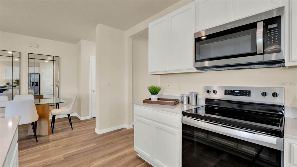 Под контрактом: $402,420 (5 спален, 3 ванн, 2077 Квадратных фут)