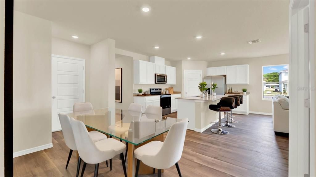 Под контрактом: $402,420 (5 спален, 3 ванн, 2077 Квадратных фут)