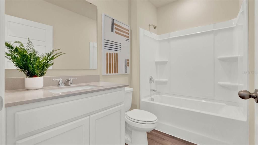 Под контрактом: $402,420 (5 спален, 3 ванн, 2077 Квадратных фут)