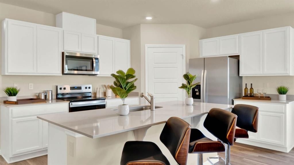 Под контрактом: $402,420 (5 спален, 3 ванн, 2077 Квадратных фут)