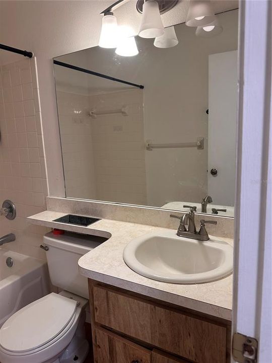 待售: $116,000 (2 贝兹, 2 浴室, 864 平方英尺)