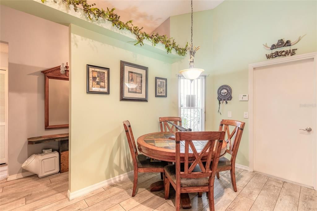 На продажу: $305,000 (3 спален, 2 ванн, 1244 Квадратных фут)