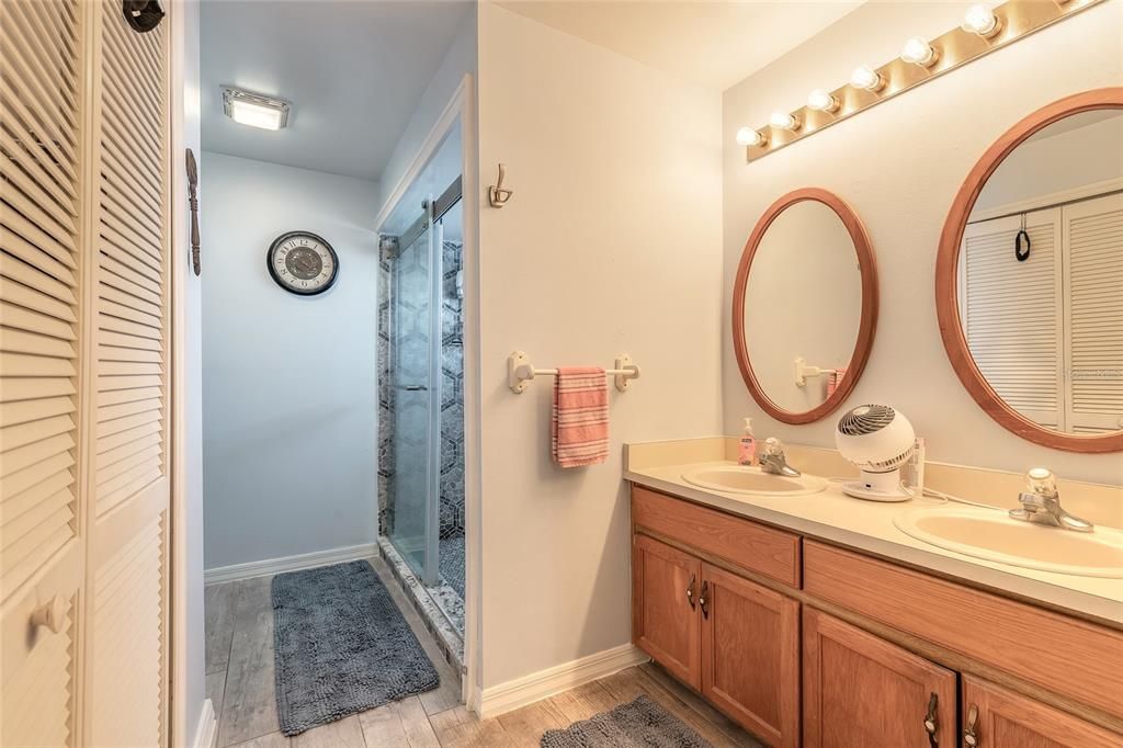 На продажу: $305,000 (3 спален, 2 ванн, 1244 Квадратных фут)