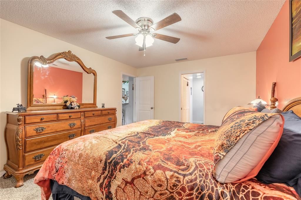 На продажу: $305,000 (3 спален, 2 ванн, 1244 Квадратных фут)