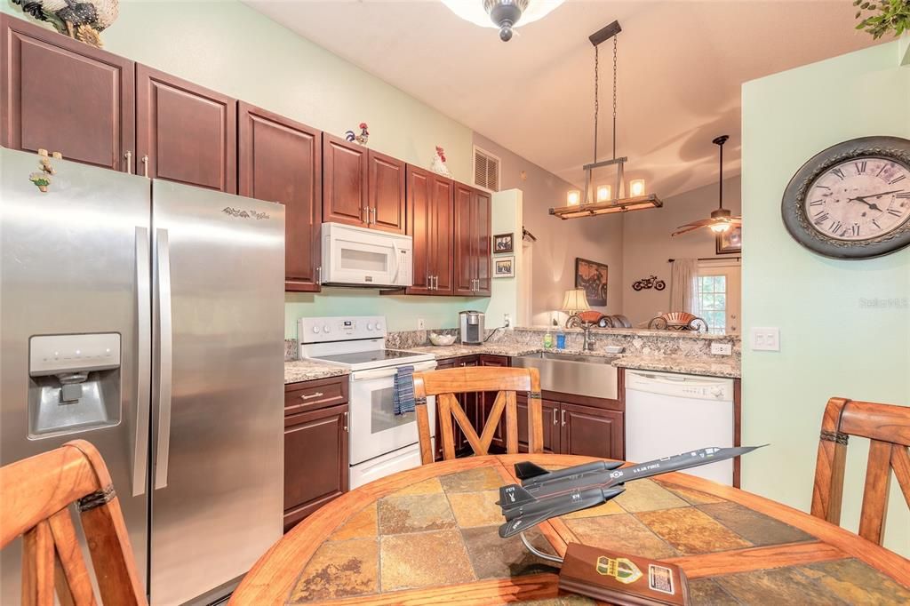 На продажу: $305,000 (3 спален, 2 ванн, 1244 Квадратных фут)