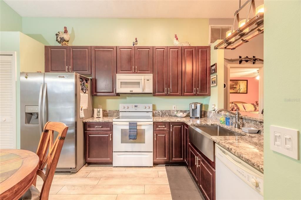 На продажу: $305,000 (3 спален, 2 ванн, 1244 Квадратных фут)