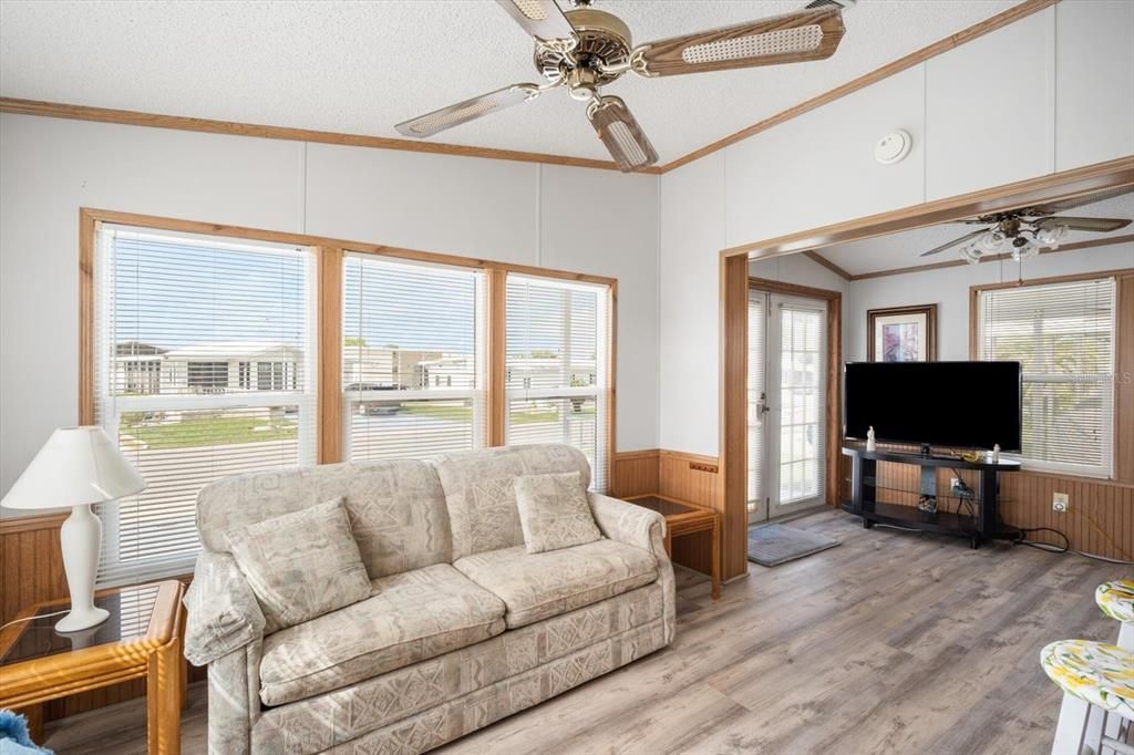 На продажу: $125,000 (2 спален, 2 ванн, 778 Квадратных фут)