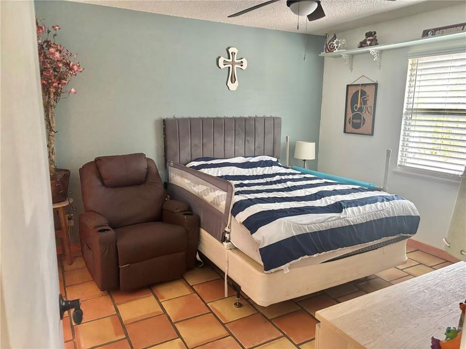 На продажу: $365,000 (2 спален, 2 ванн, 888 Квадратных фут)