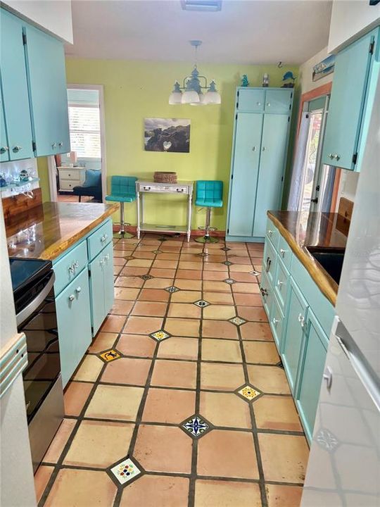 На продажу: $365,000 (2 спален, 2 ванн, 888 Квадратных фут)