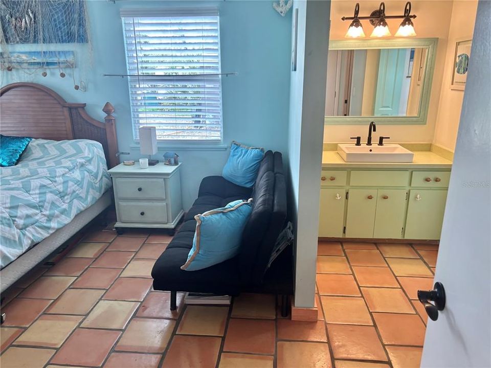 На продажу: $365,000 (2 спален, 2 ванн, 888 Квадратных фут)