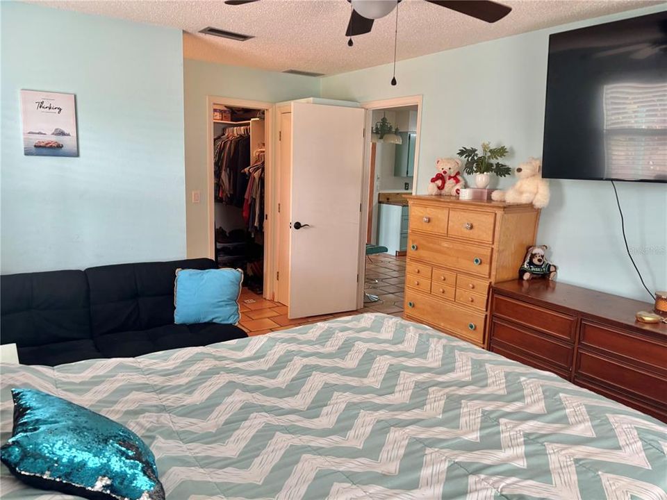 На продажу: $365,000 (2 спален, 2 ванн, 888 Квадратных фут)