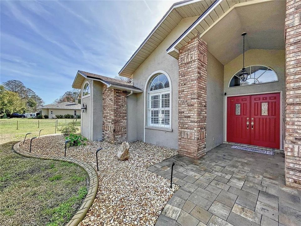 Recently Sold: $650,000 (4 beds, 3 baths, 2656 Square Feet)