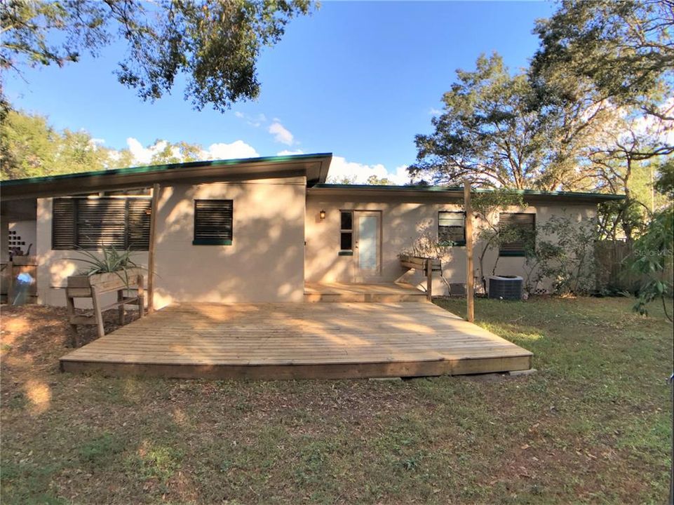 Active With Contract: $1,875 (2 beds, 1 baths, 1032 Square Feet)