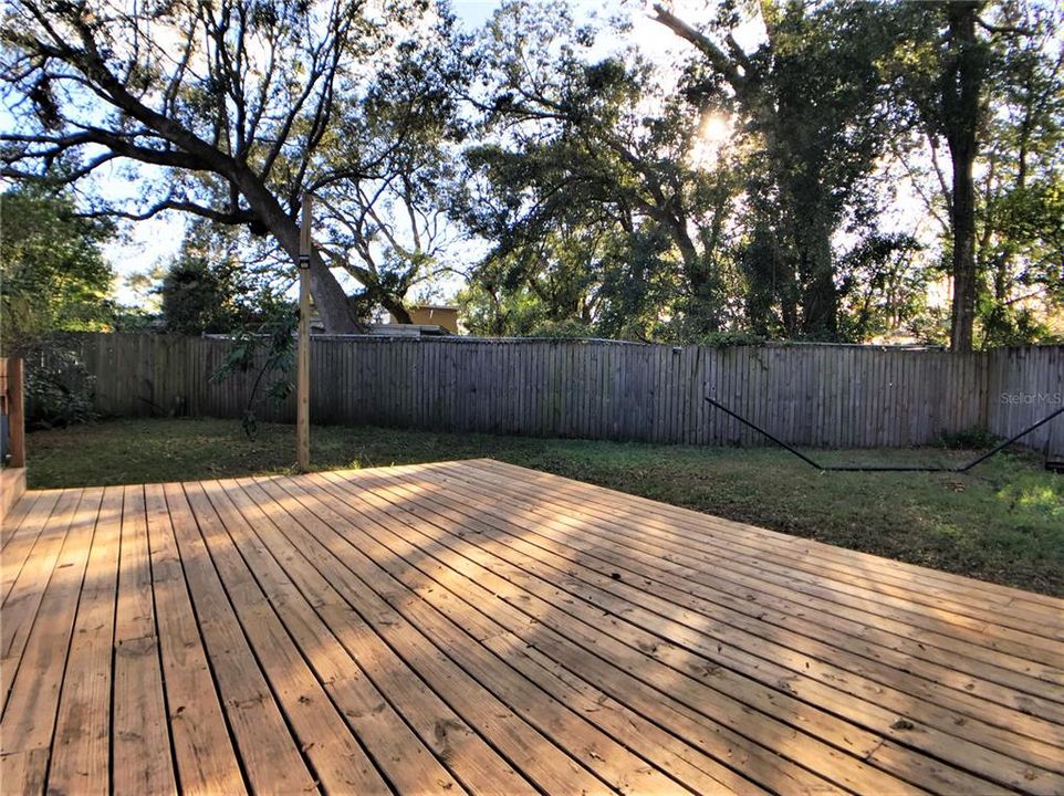 Active With Contract: $1,875 (2 beds, 1 baths, 1032 Square Feet)