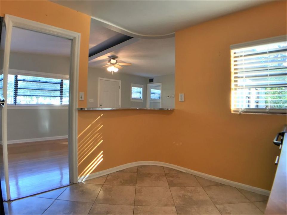 Active With Contract: $1,875 (2 beds, 1 baths, 1032 Square Feet)