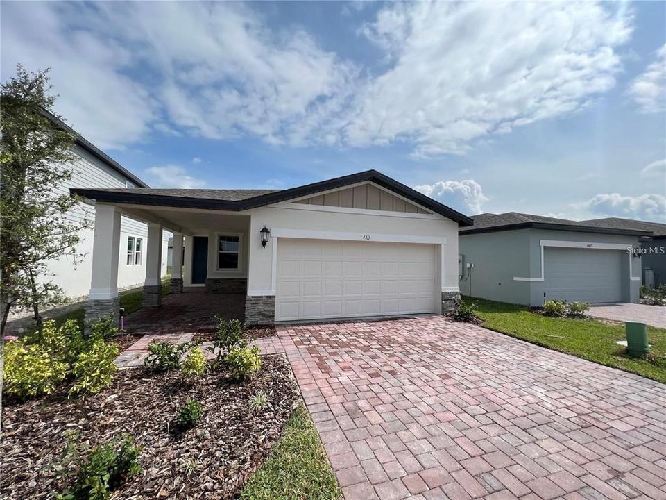 Под контрактом: $1,799 (3 спален, 2 ванн, 1255 Квадратных фут)