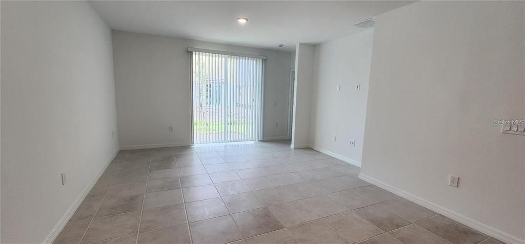 Под контрактом: $1,799 (3 спален, 2 ванн, 1255 Квадратных фут)