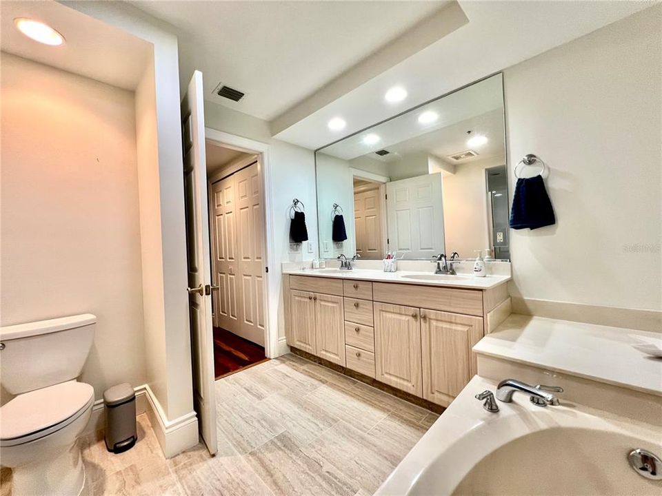 For Rent: $4,400 (2 beds, 2 baths, 1102 Square Feet)