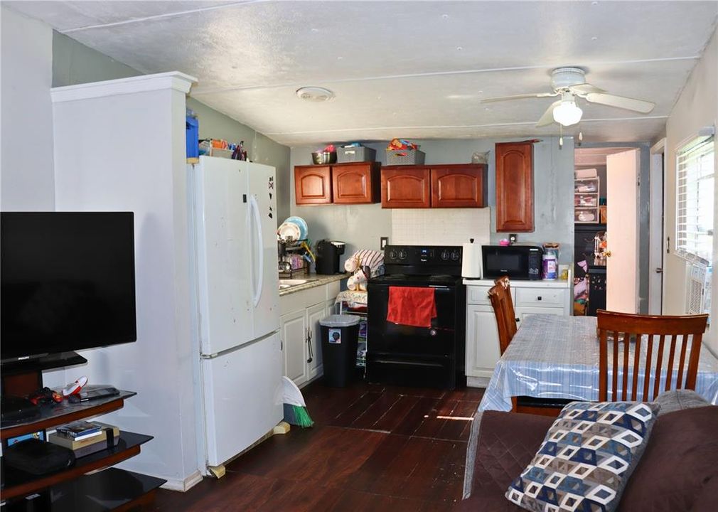 На продажу: $125,000 (2 спален, 2 ванн, 672 Квадратных фут)