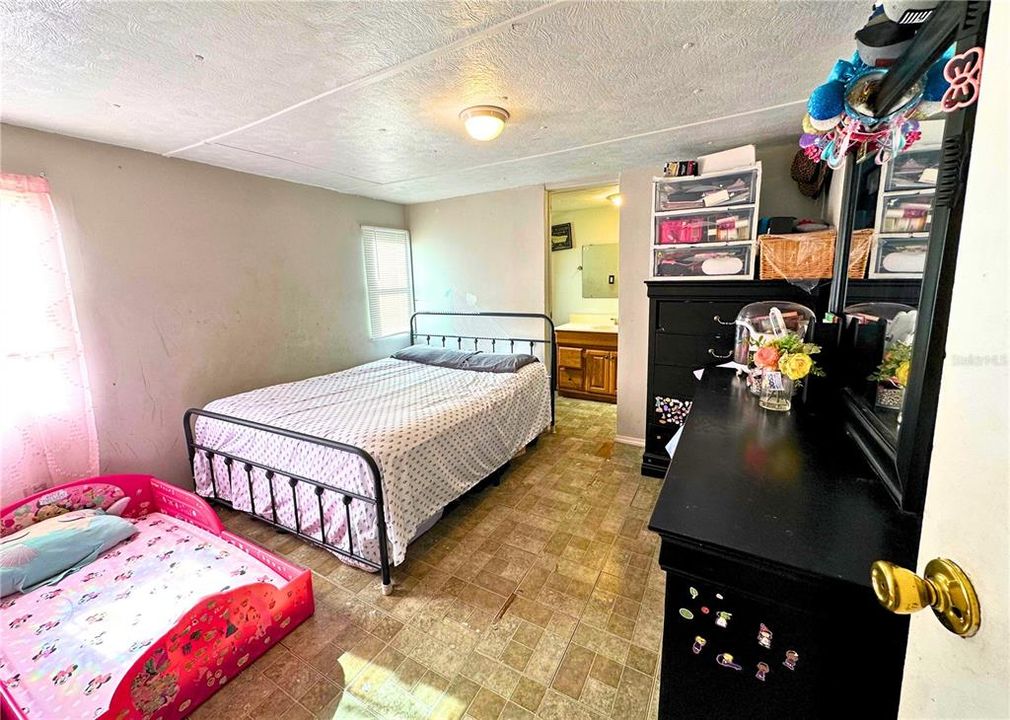 На продажу: $125,000 (2 спален, 2 ванн, 672 Квадратных фут)