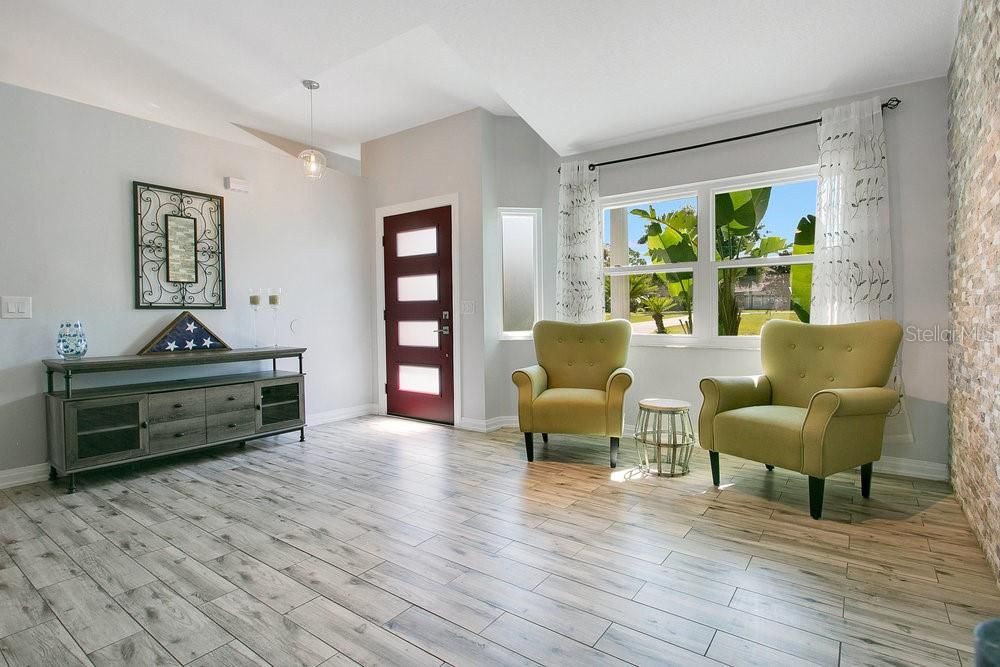 En Venta: $773,000 (4 camas, 3 baños, 1718 Pies cuadrados)