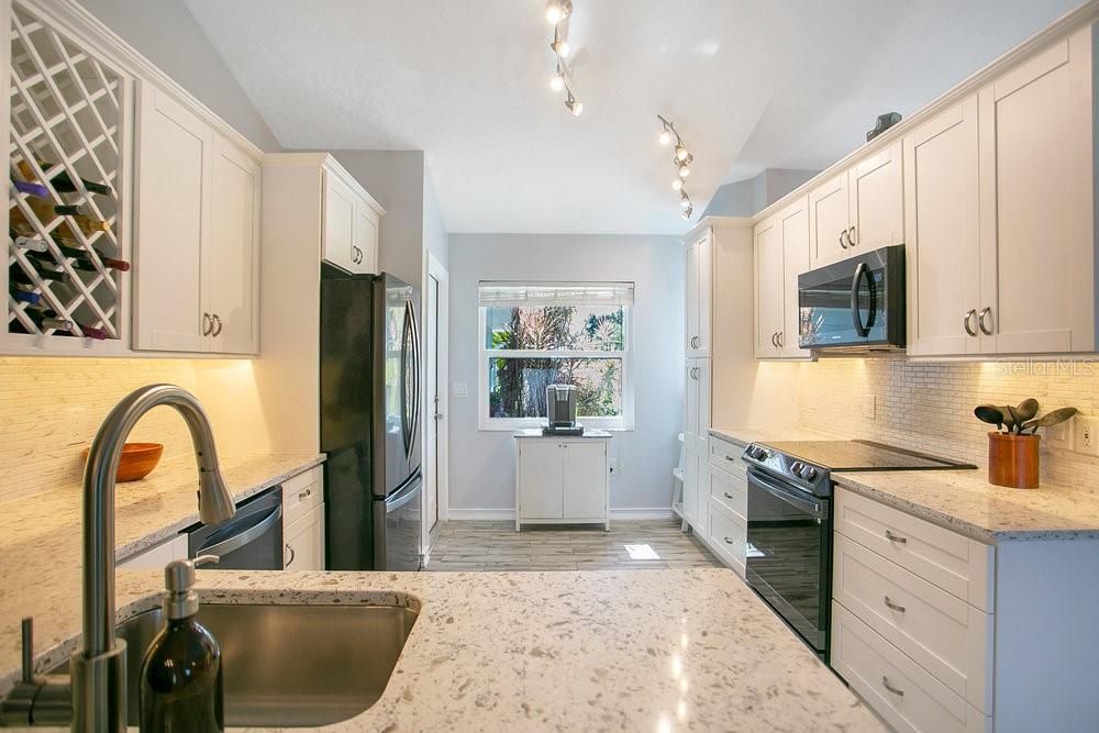 En Venta: $773,000 (4 camas, 3 baños, 1718 Pies cuadrados)