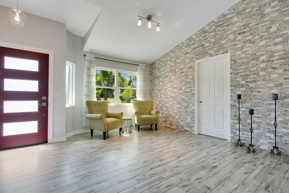 En Venta: $773,000 (4 camas, 3 baños, 1718 Pies cuadrados)