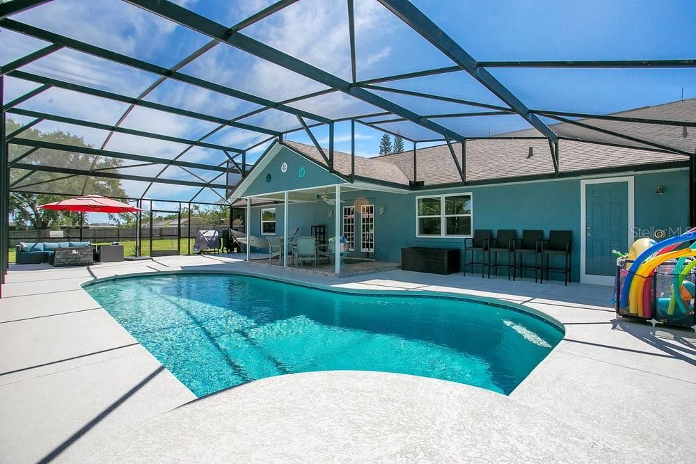 En Venta: $773,000 (4 camas, 3 baños, 1718 Pies cuadrados)