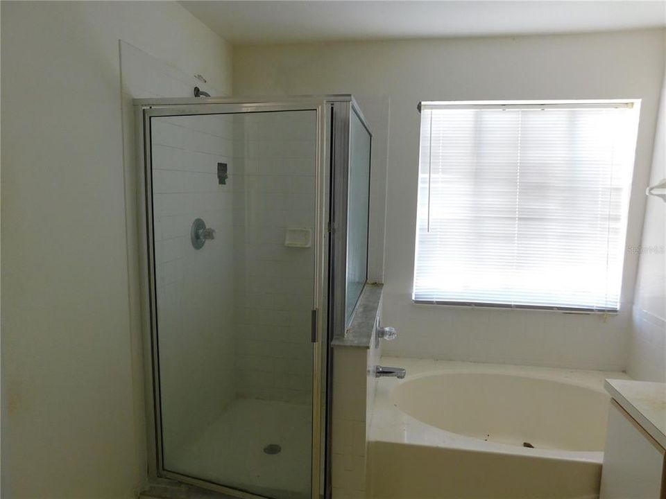 Active With Contract: $235,000 (3 beds, 2 baths, 1426 Square Feet)