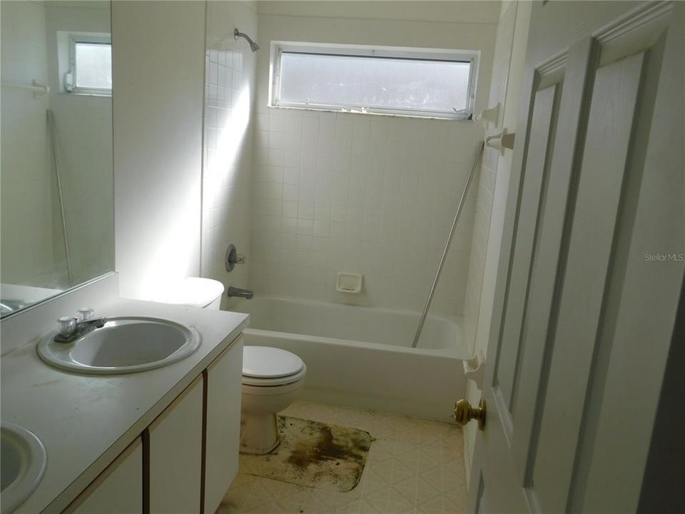 Active With Contract: $235,000 (3 beds, 2 baths, 1426 Square Feet)