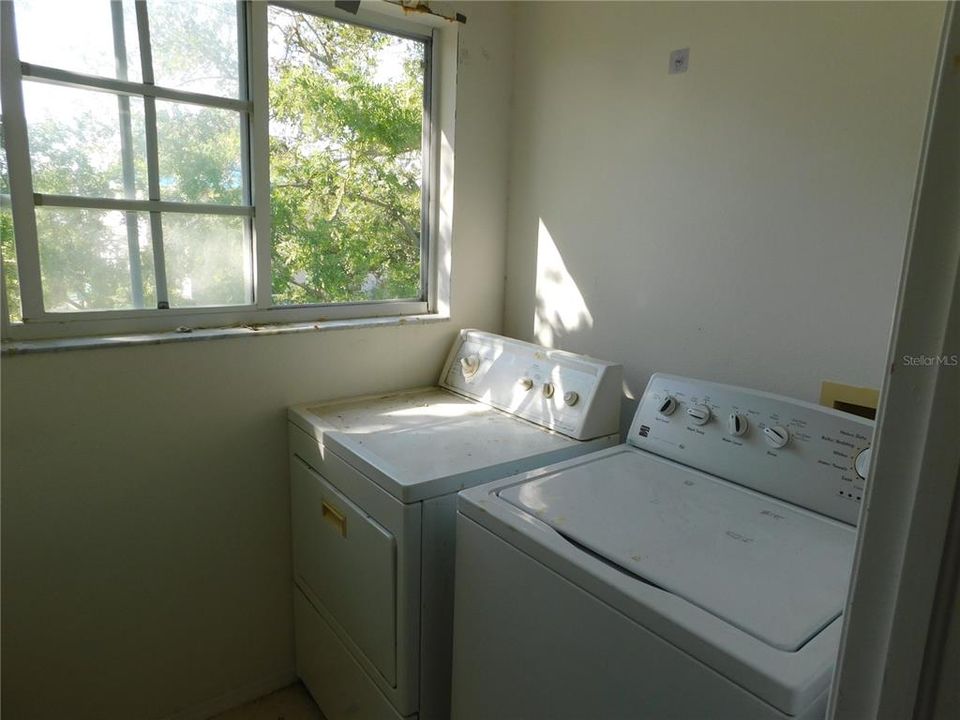 Active With Contract: $235,000 (3 beds, 2 baths, 1426 Square Feet)